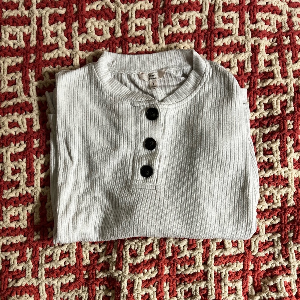 Como Vintage Cream Ribbed Henley with Dark Buttons